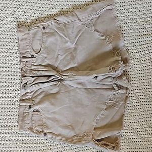 American Eagle Khaki Shorts 🐶